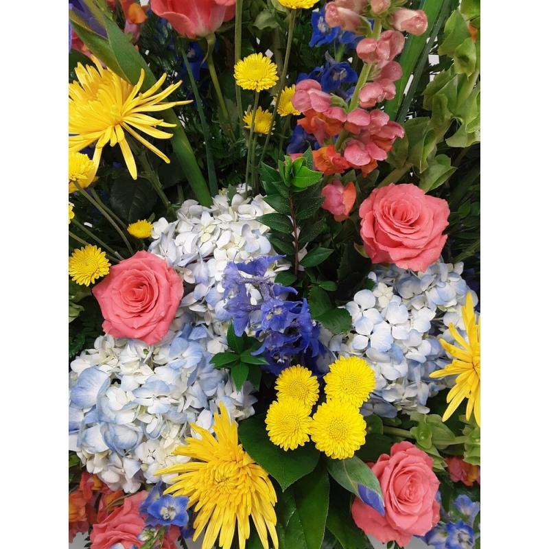 An image of Funeral Basket Traditional Colorful Deluxe