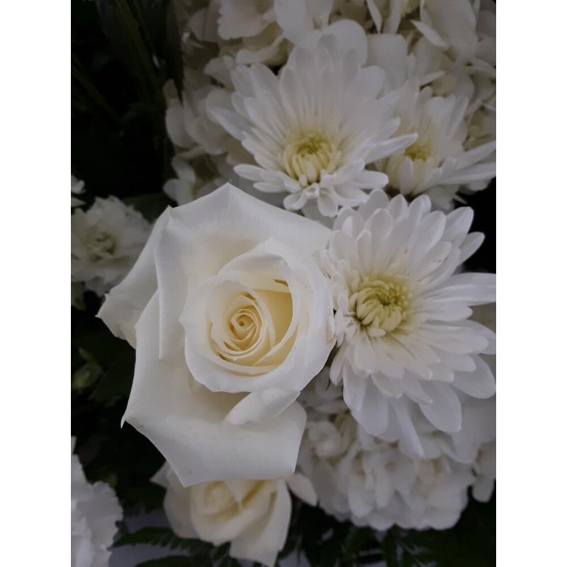 An image of Funeral Basket Traditional All White Premium